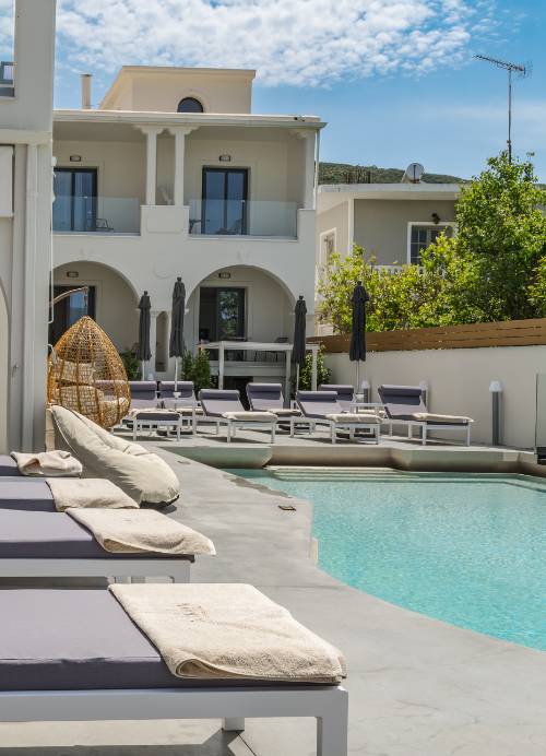  BEACH & POOL 