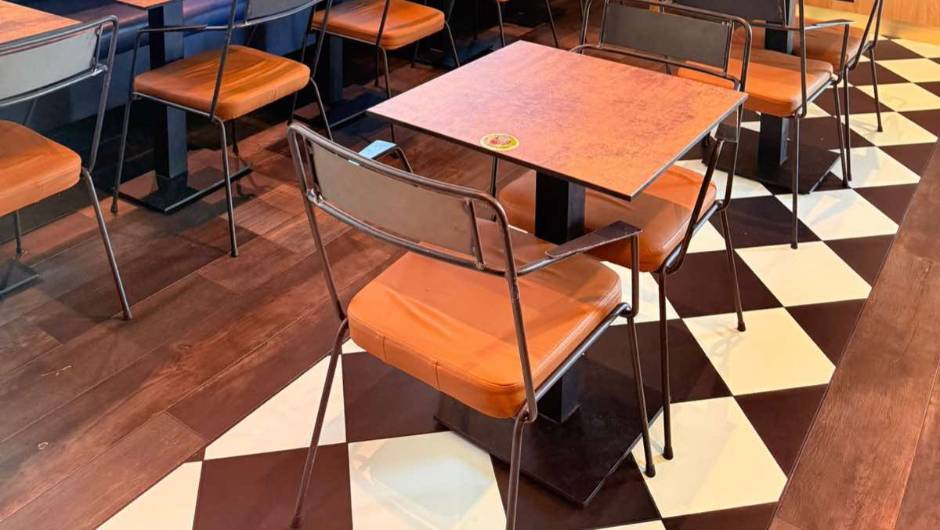  Bee Geez Cafe-France 