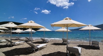  Poros avec vue dor&eacute;e 