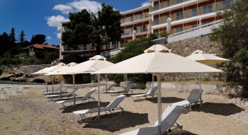  Poros avec vue dor&eacute;e 