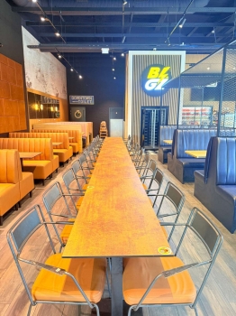  Bee Geez Cafe-France 