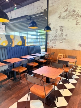  Bee Geez Cafe-France 