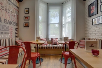  Chaise Dolix, bar &agrave; paninis et boulangerie Cicione, Sofia-Bulgarie 